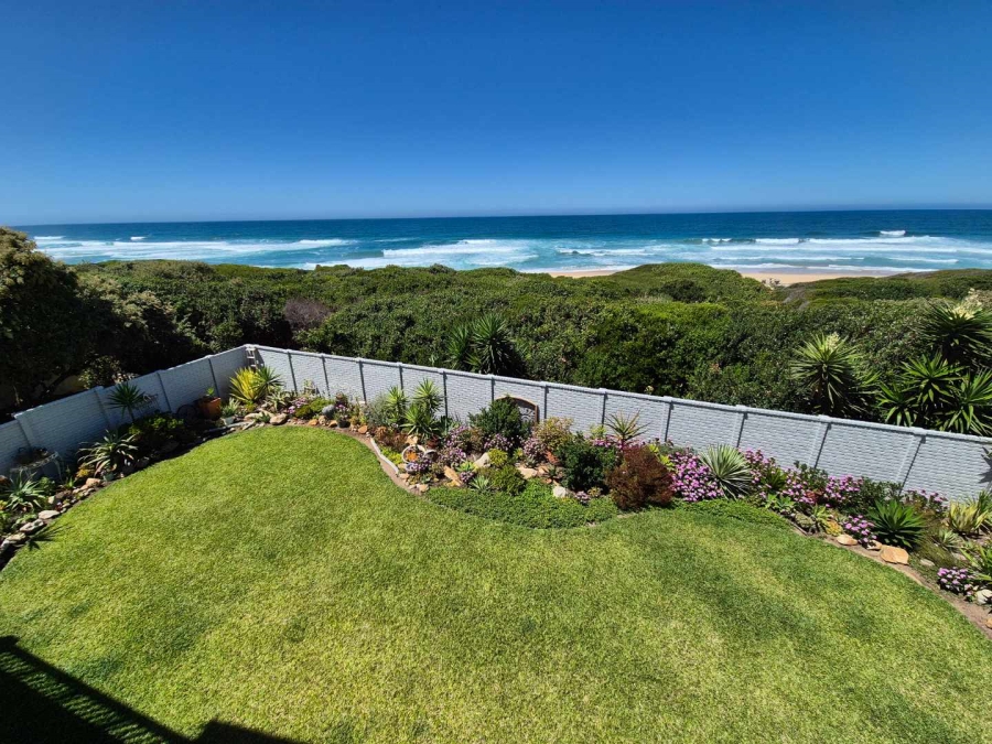 6 Bedroom Property for Sale in Outeniqua Strand Western Cape